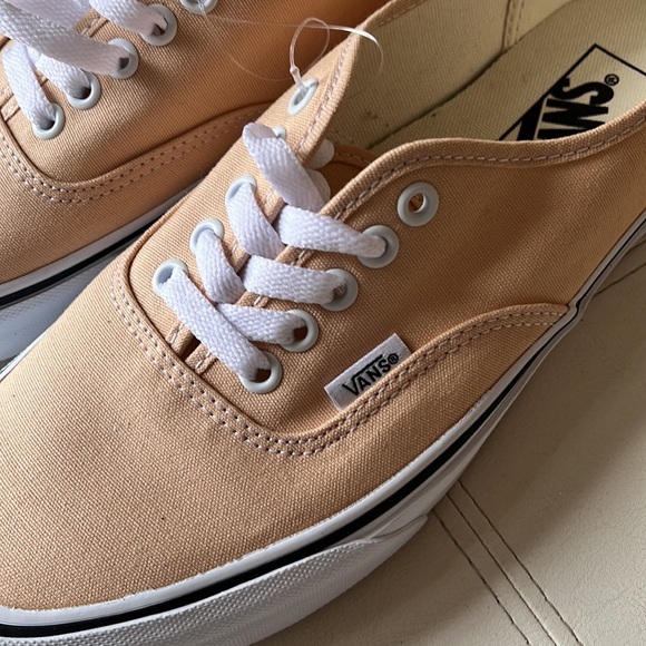 Vans - Picture 2 of 9